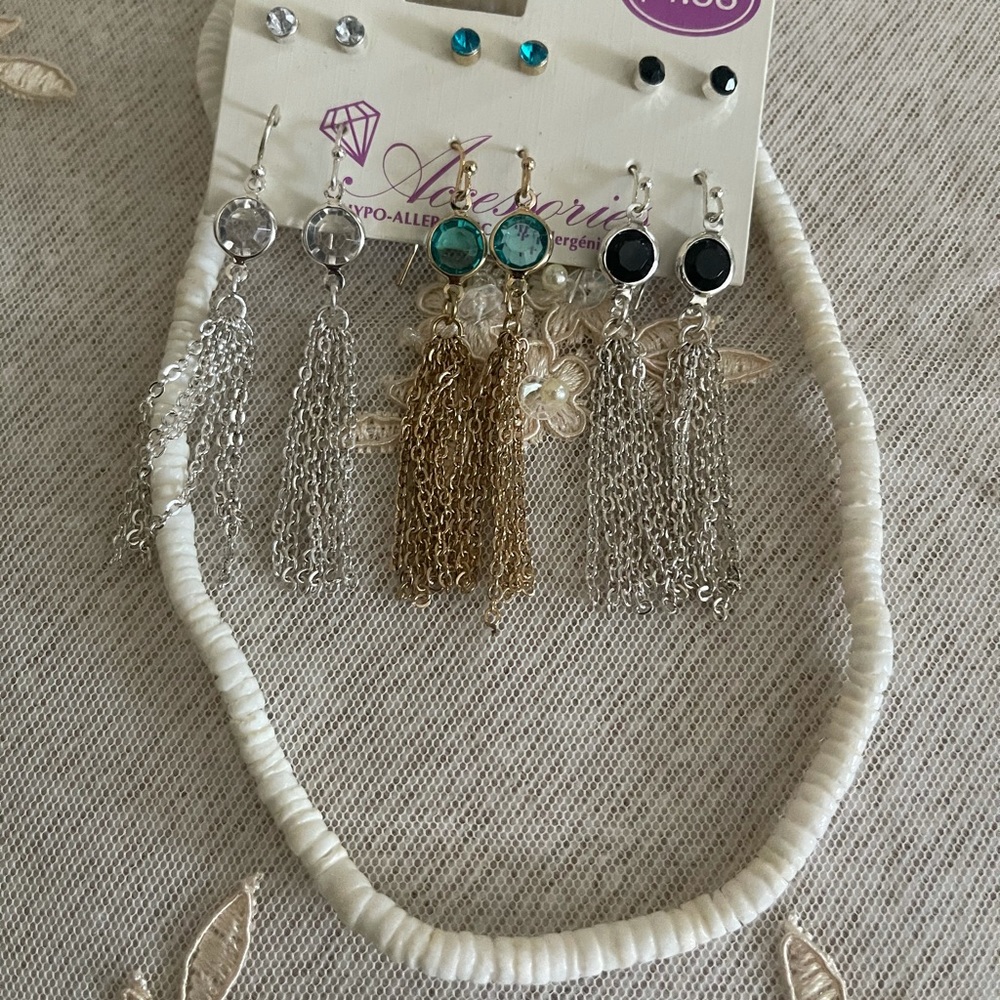 🌸3/$15 Choker necklace and earring set🌸